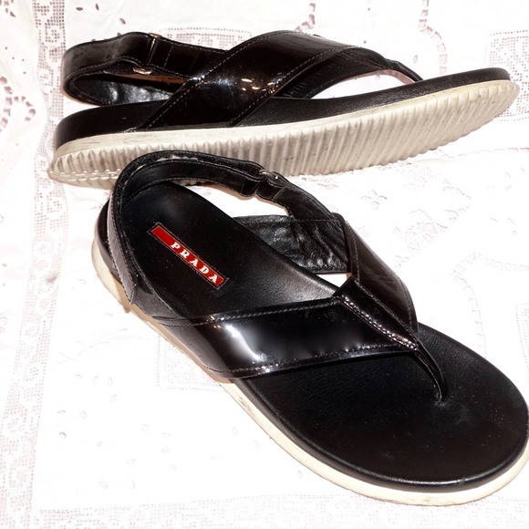 Black patent Prada thongs size 40 or 10 sandals - Picture 1 of 2